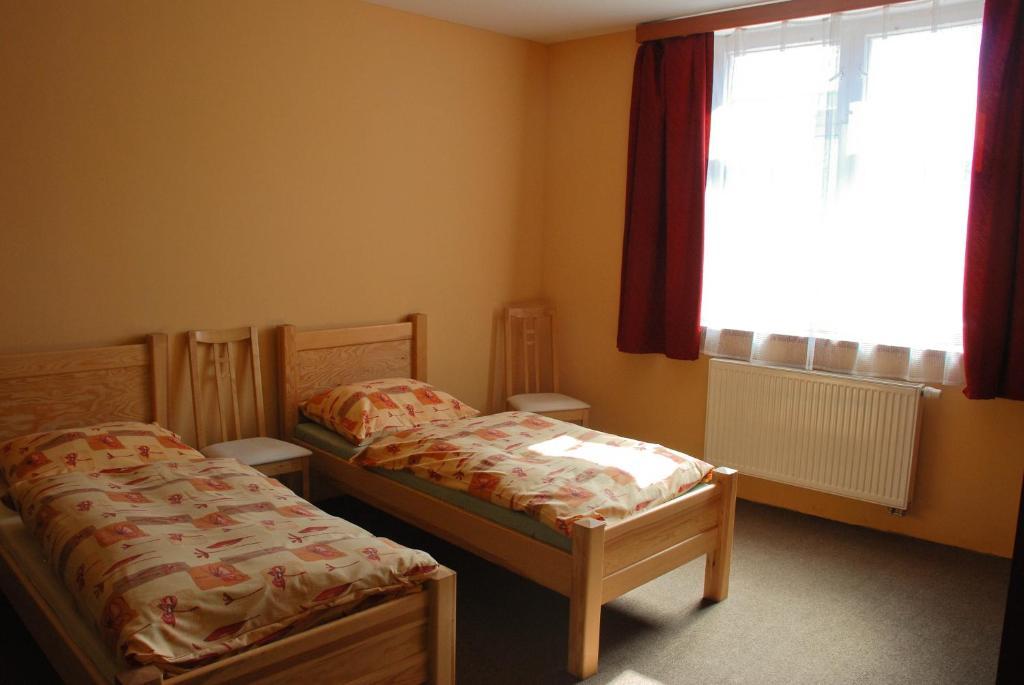 Hotel Marina Hermanuv Mestec Szoba fotó
